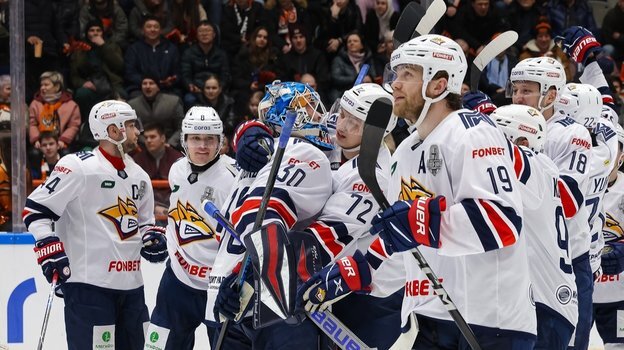    Хоккеисты «Металлурга» радуются выходу во второй раунд плей-офф КХЛ.ХК «Металлург»