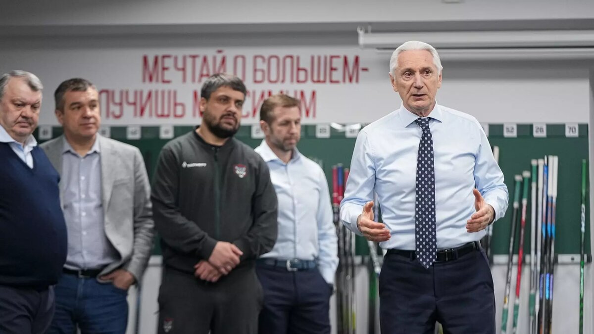     Руководство казанского «Ак Барса» не собирается продлевать контракт с главным тренером Зинэтулой Билялетдиновым. Об этом на своем YouTube-канале сообщил журналист Артур Хайруллин.