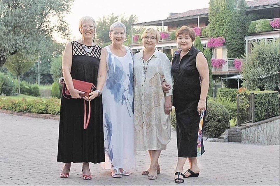    Женщины не только жили одним домом, но и часто путешествовали вместе. Слева направо: Наталья Казыльская, Ирина Хант, сестра Светланы Филанович Татьяна и сама предпринимательница. Фото: Татьяна Камоза/Ok.ru