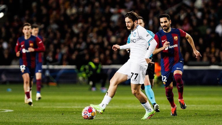    Хвича Кварацхелия («Наполи») в матче против «Барселоны». Global Look Press