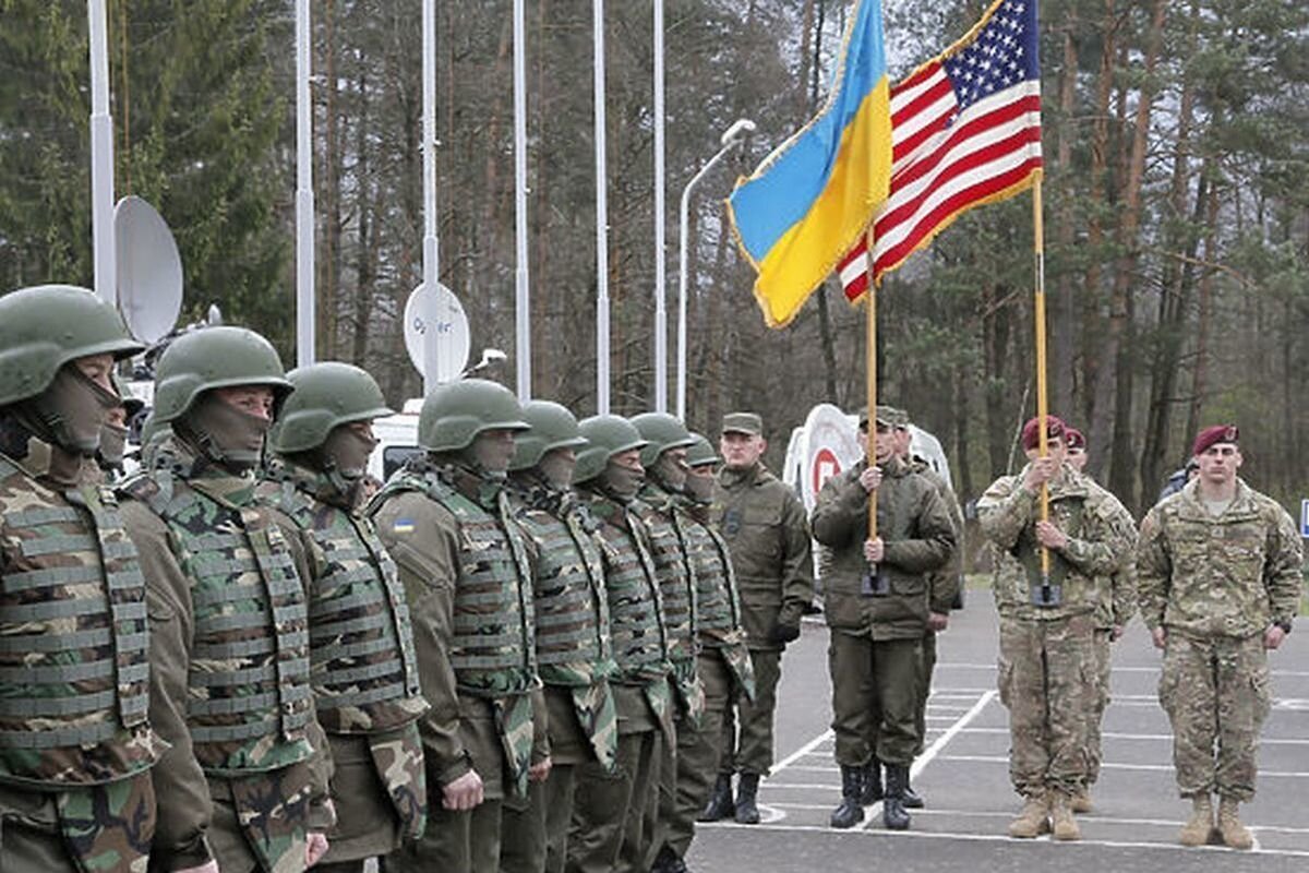 Дебаты по поводу отправки войск НАТО на Украину могут маскировать необходимость более срочных дебатов о войсках НАТО, уже находящихся на Украине.
