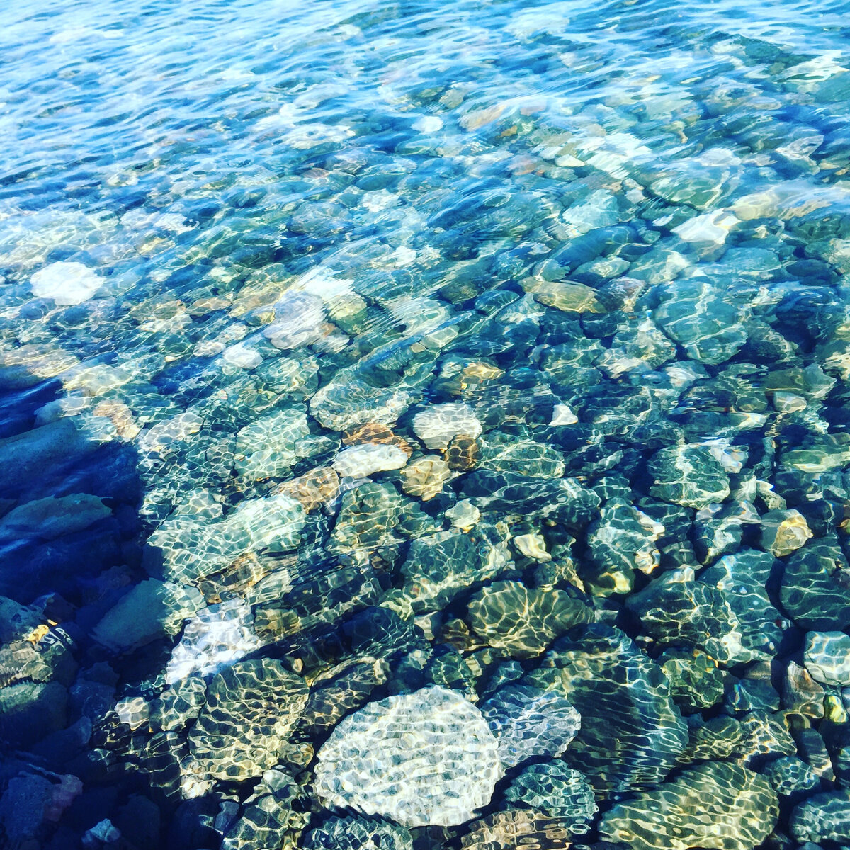 такая прозрачная вода .наш пляж.