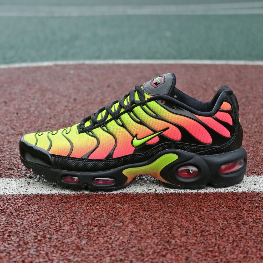 Air max plus volt solar red best sale