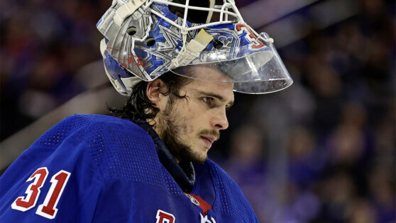    Шестёркин в напряженном матче помог "Рейнджерс" обыграть "Каролину" в НХЛ Андрей Бурков