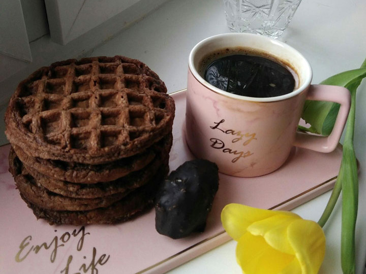 Шоколадно-овсяные вафли с яблоком