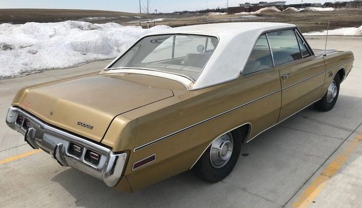 До введения закона в задний бампер часто интегрировали стоп-сигналы и поворотники. Dodge Dart 1971. Фото с сайта: motortrend.com