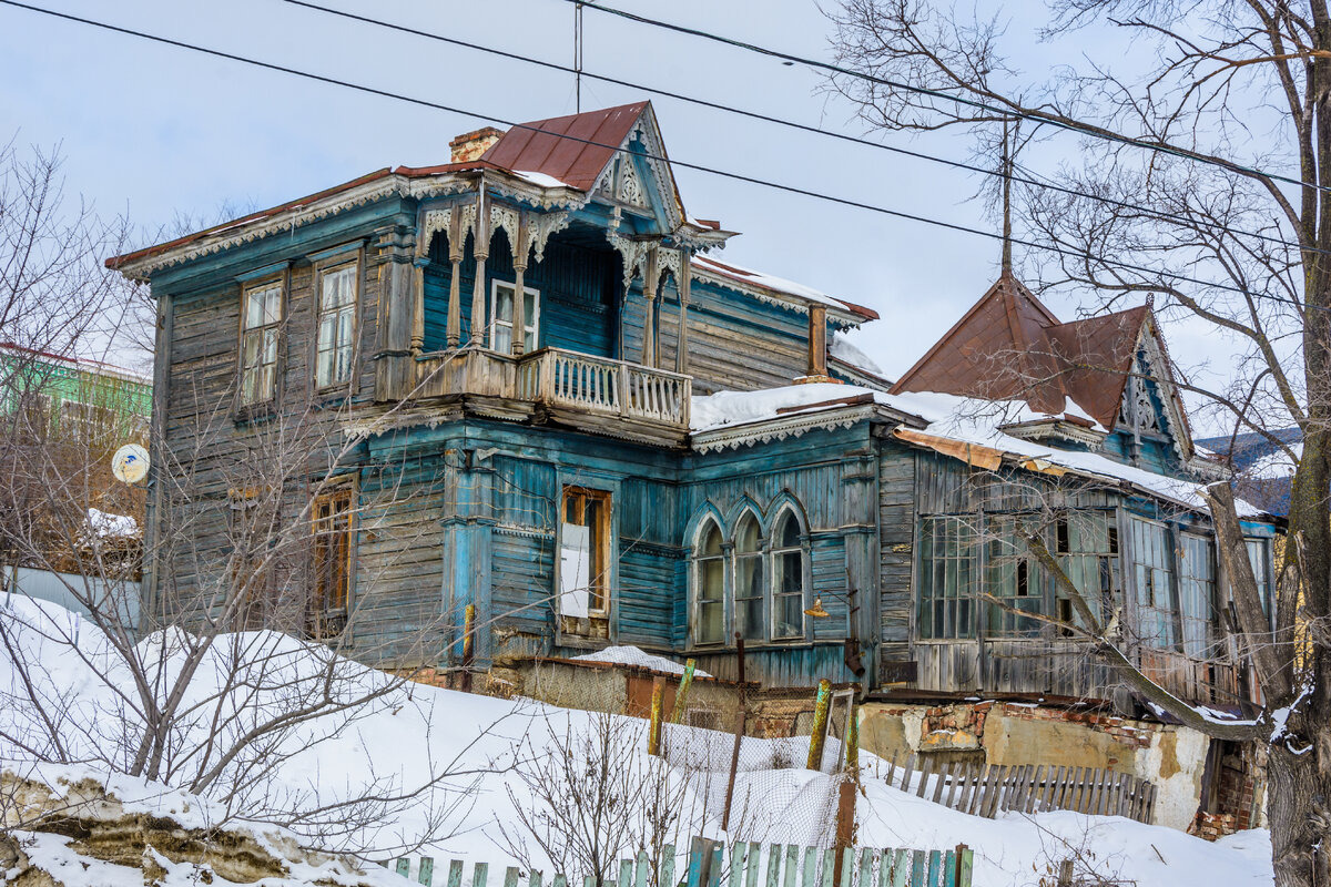 Вид на дом Огонь-Догановского со спуска Степана Разина 
