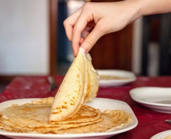 Вот от чего зависит вкус блинов - и почему они тонкие, румяные. Что сделать с яйцами, маслом и молоком: подарили 3 хитрости