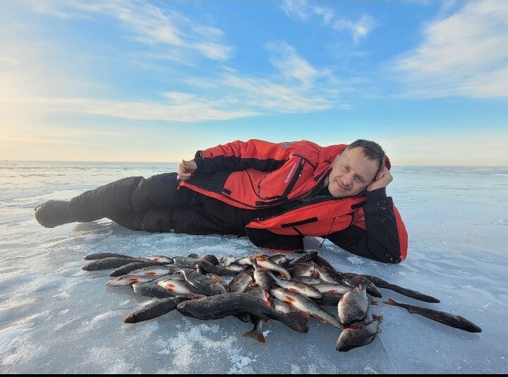 Ладога🎣Погода класс,рыбачить одно удовольствие. Лёд чистый,лучше двигаться на шипах:)