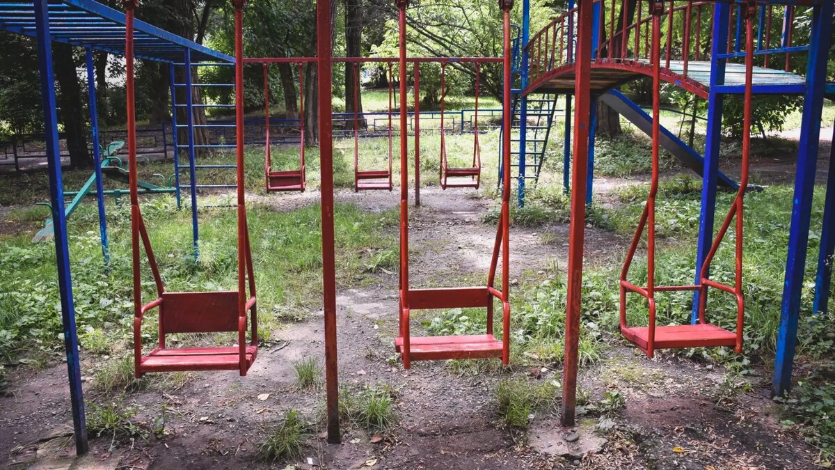     Мать из Сургута получила 250 тысяч рублей в качестве компенсации за травму сына. Суд наказал управляющую компанию.