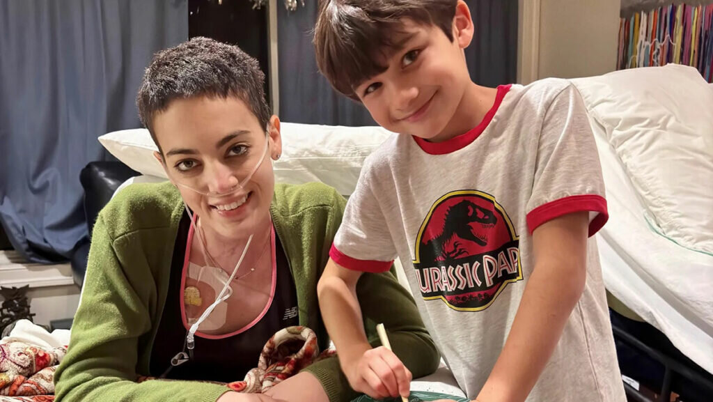 Кэт Дженис с сыном. Фото: соцсети певицы