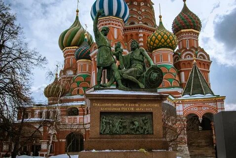 Памятник Миниу и Пожарскому-фото из интернета.