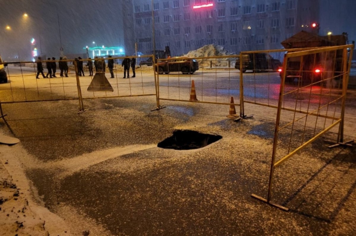    В Самаре из-за провала асфальта перекрыли Заводское шоссе у дома № 15