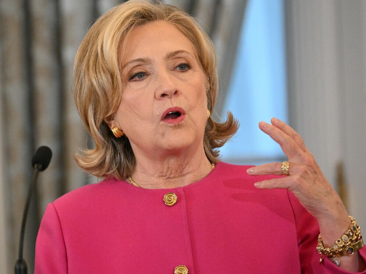    Бывший госсекретарь США Хиллари Клинтон во время выступления в Госдепартаменте© AFP 2024 / MANDEL NGAN