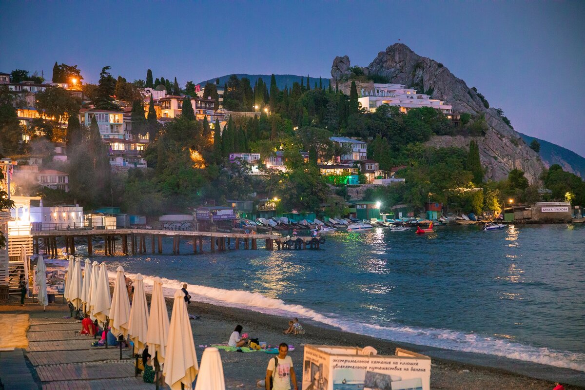 Набережная вечером.