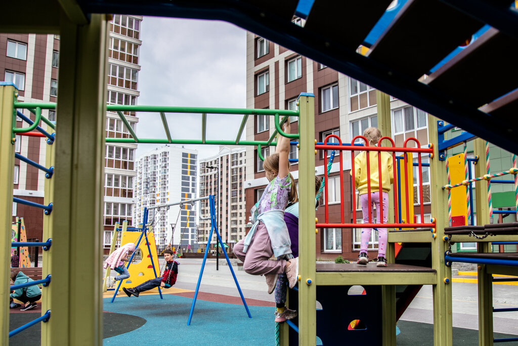    В Сургуте после травмы ребенка демонтировали качели