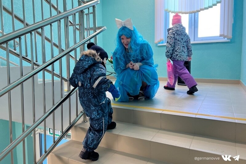    Сегодня дети пришли в две группы. Всего наберут 11 групп, а общее число детей - 204, они будут приходить в сад постепенно