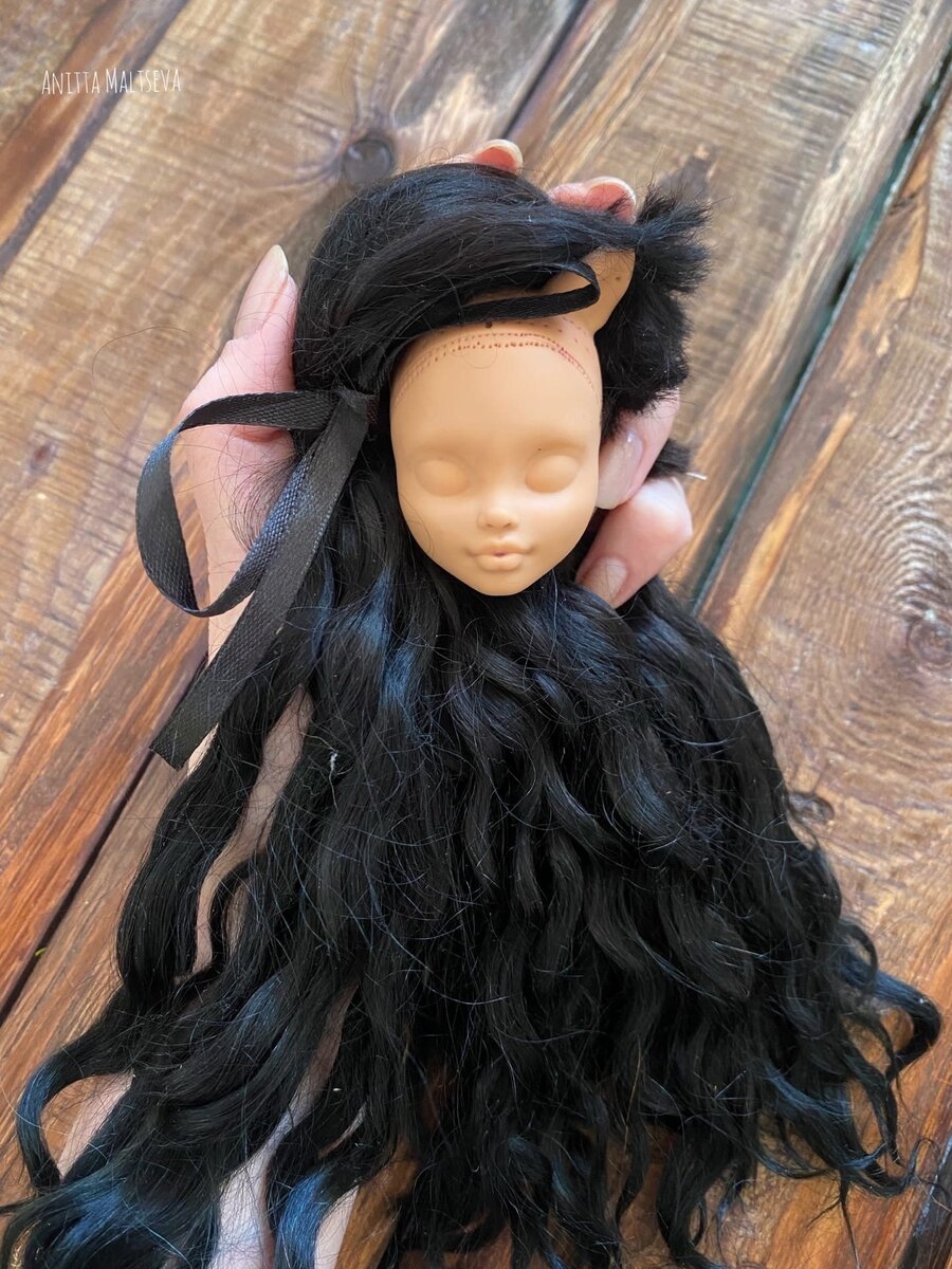 Хочу сделать Уэнсдей на базе Хоулин. Ее скинтон тела идеально подходит под образ