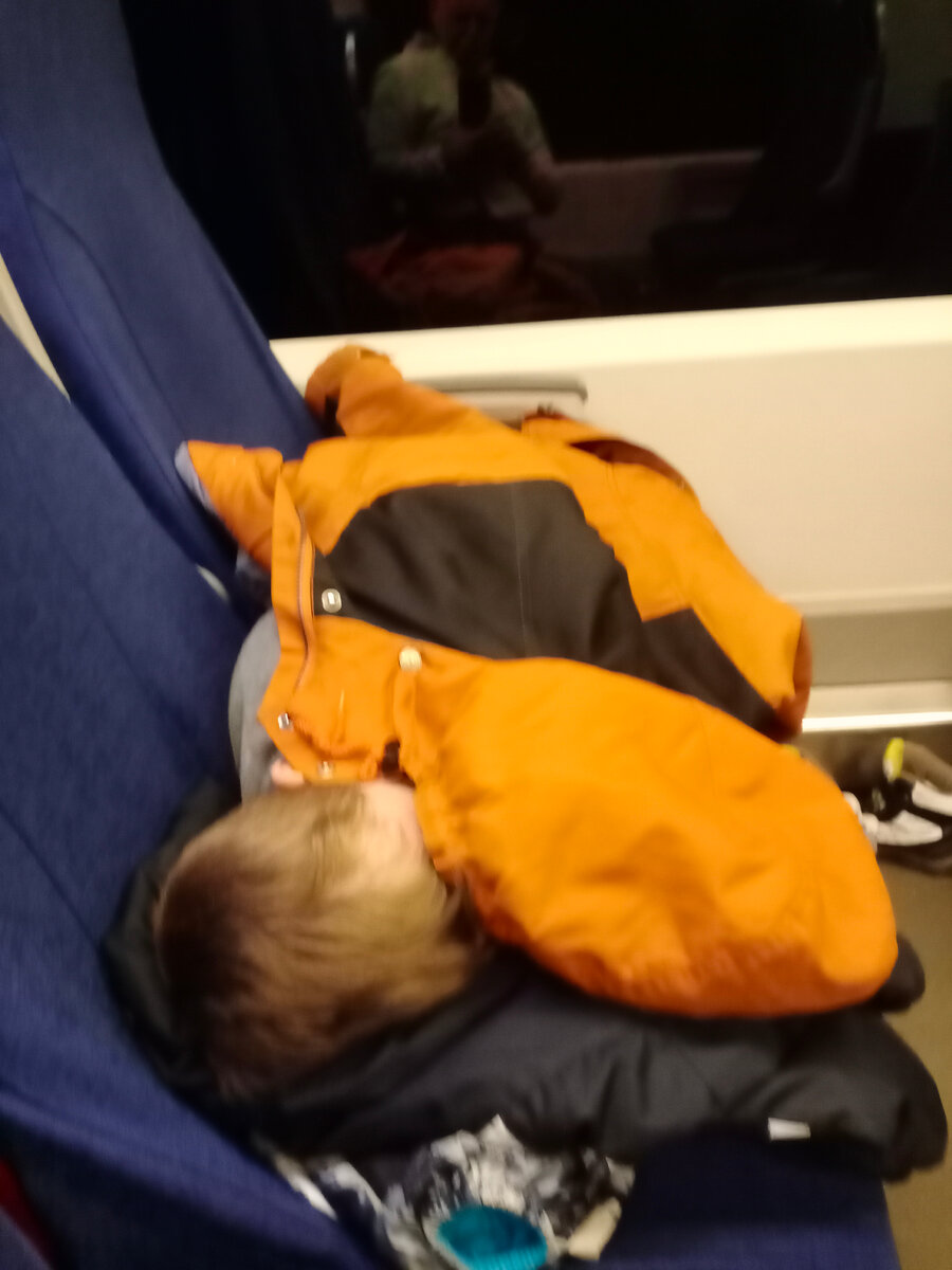 Досыпали Мы уже в электричке