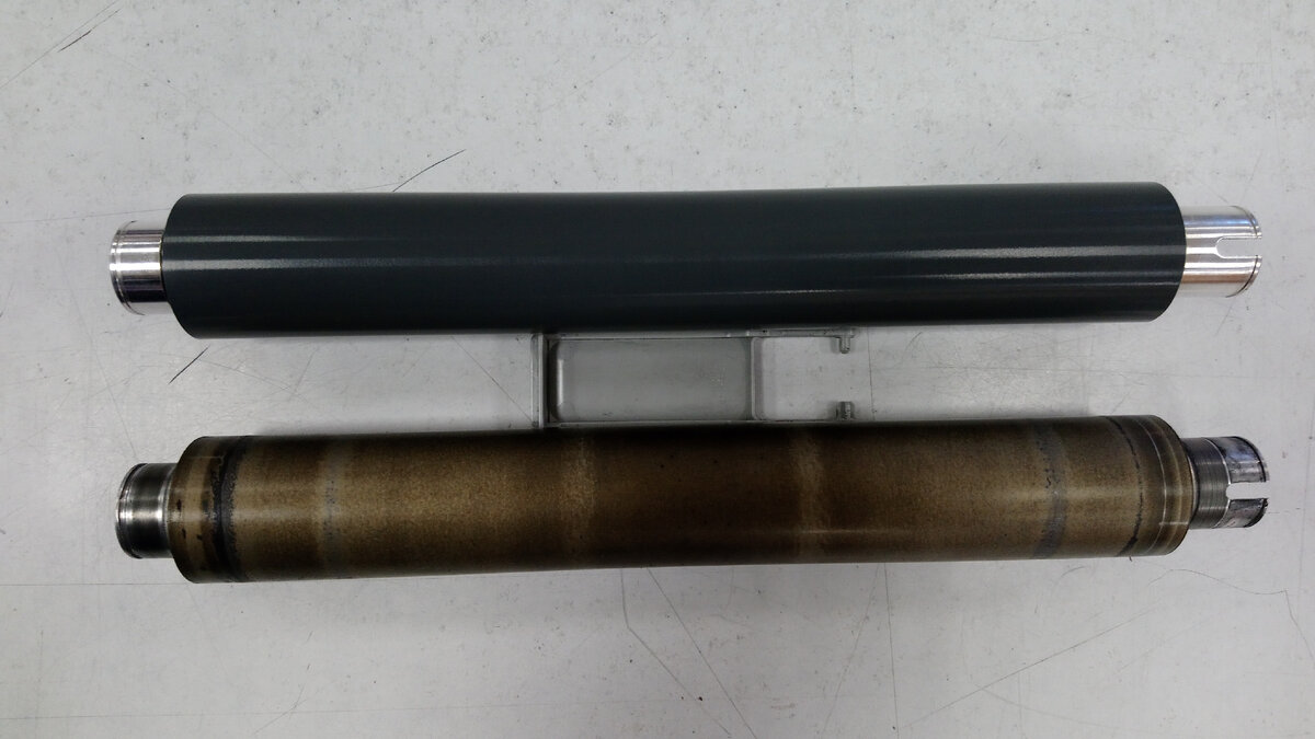 Тефлоновые валы. Внизу изработанный вал, вверху-новый.