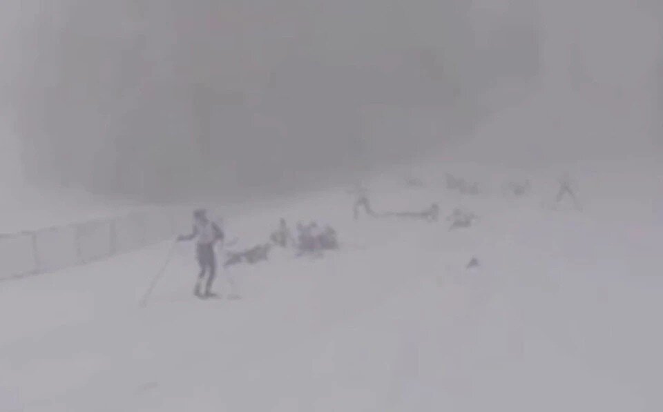    Гонка проходила в условиях сильного тумана, поэтому видимость и состояние трассы были катастрофически плохими