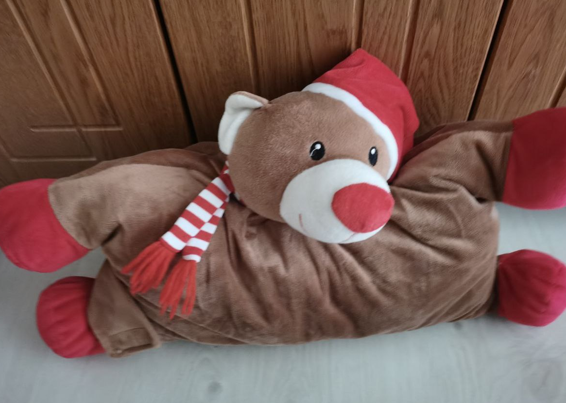 Даже игрушки не помогают иногда его успокоить.