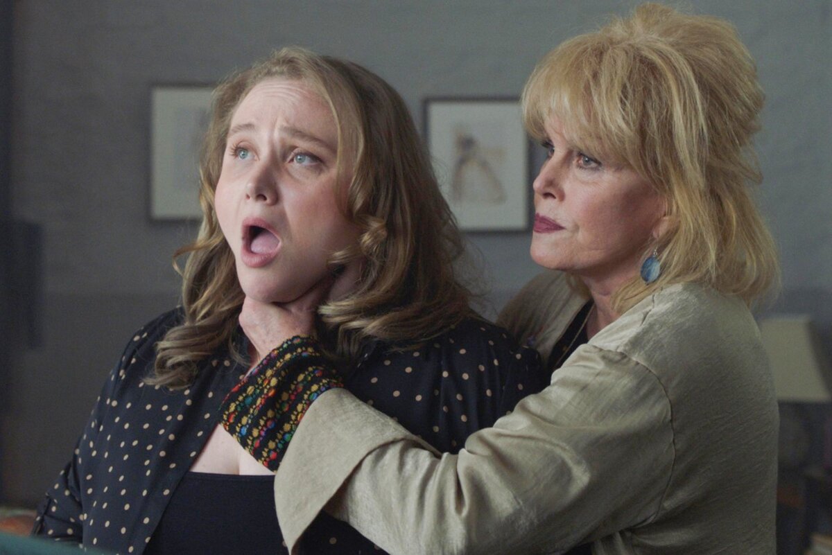 кадр Певица на всю голову