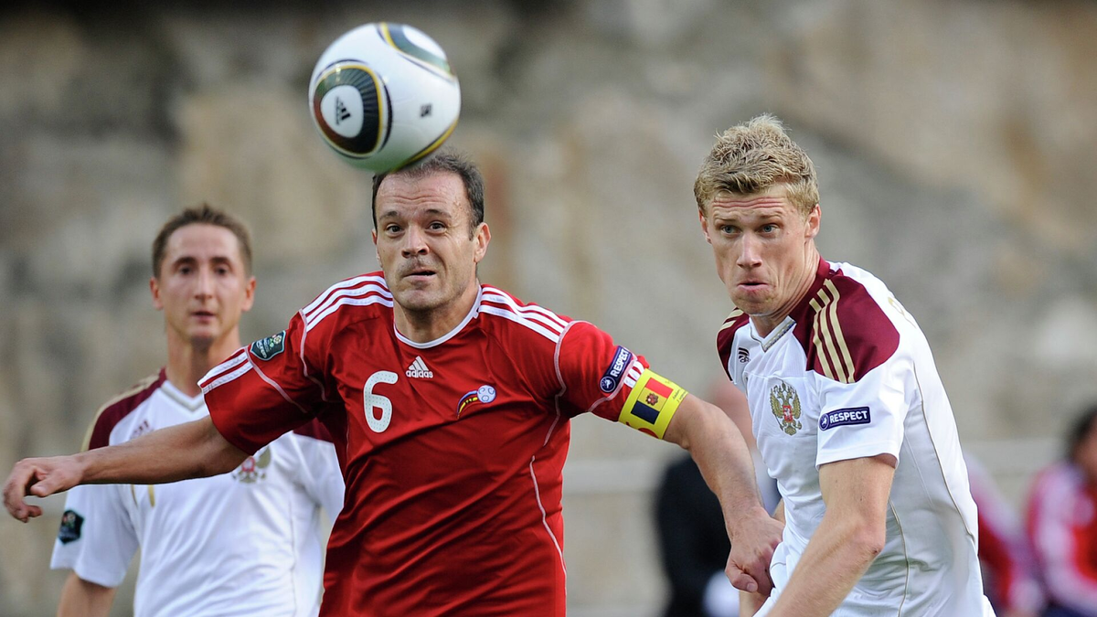 
 Перед началом игры все понимали, что команда Андорры хоть и не самая сильная, но любит жесткую манеру, часто провоцирует и создает неприятные моменты на поле. При этом с первых минут матча наши ребята взяли инициативу в свои руки и до финального свистка не давали противникам диктовать свои условия. Сборная России доминировала владением мячом с самого начала матча, продолжая контролировать игру и бороться до финального свистка. Никто не ожидал такой решительности. Зрители на "Лужниках" поддерживали команду, наполняя стадион аплодисментами и поддержкой, мотивируя игроков атаковать на протяжении всего матча. Сразу шесть голов и уверенная победа в сухую. Двумя результативными ударами отличился Дзагоев.