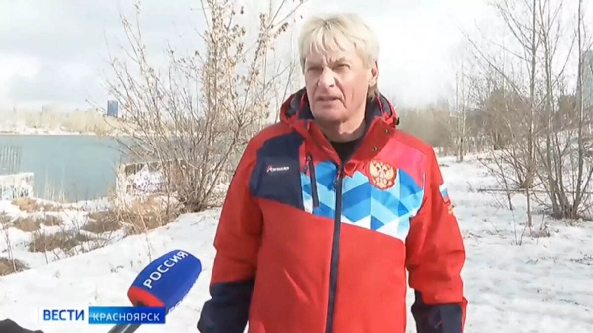     В Красноярске стая бродячих собак напала на председателя федерации триатлона края Владимира Мусиенко. Сейчас ему предстоит лечение.