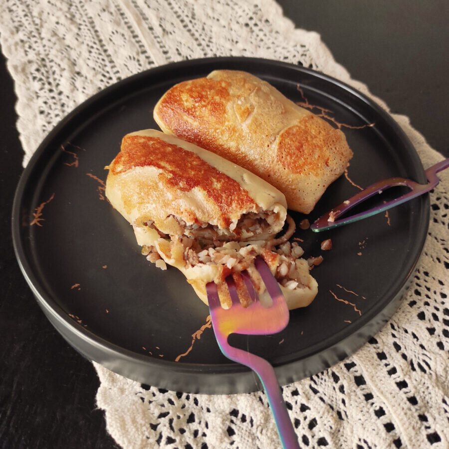    Блины с мясом и гречневой кашей   
Источник: Мария Моднова для Креаликум