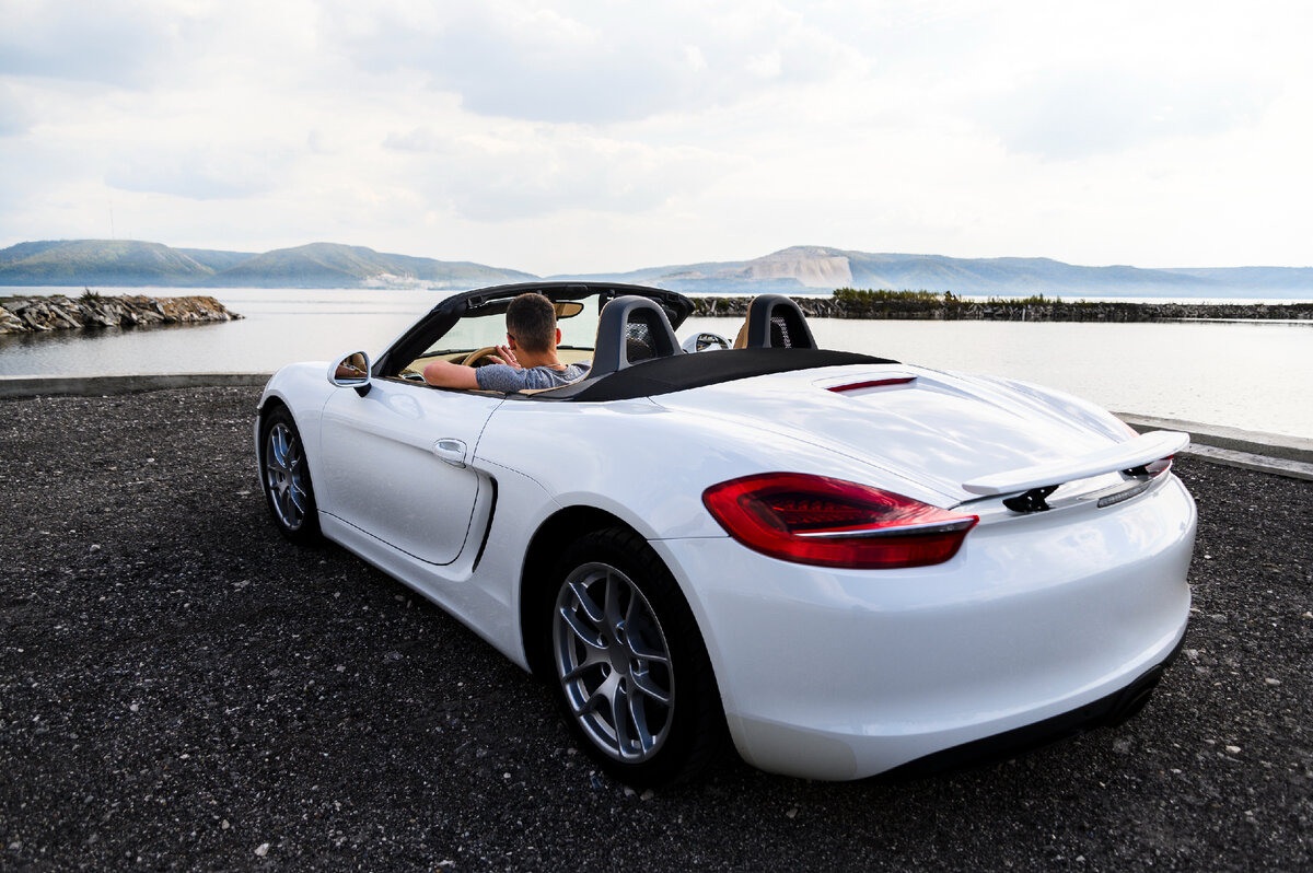 Вместимость кабриолета составляет 2 (в редких случаях «2+2») человека