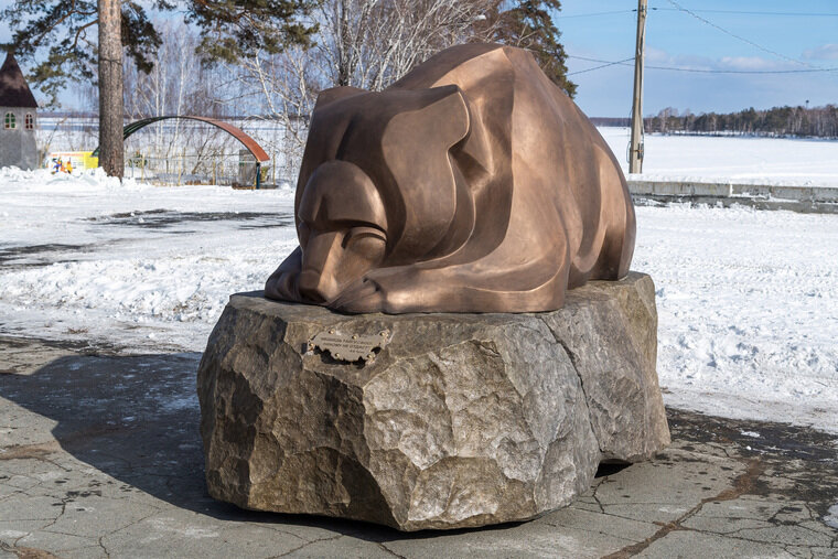    Фигура вместе с камнем весит 1,5 тонны