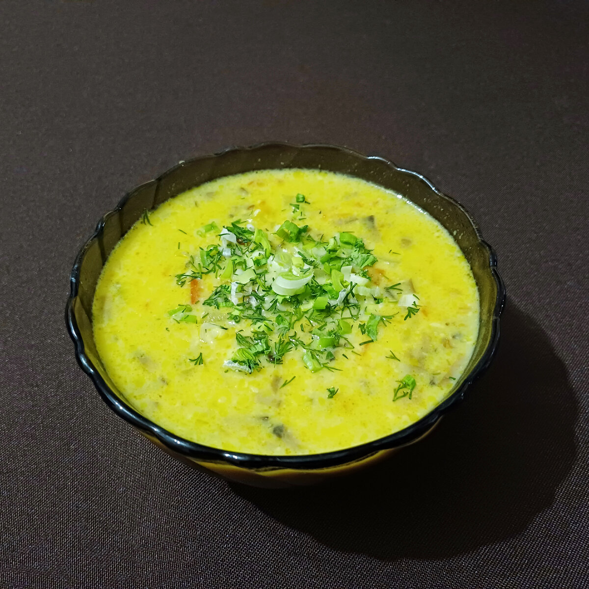 Суп с шампиньонами и плавленым сыром.