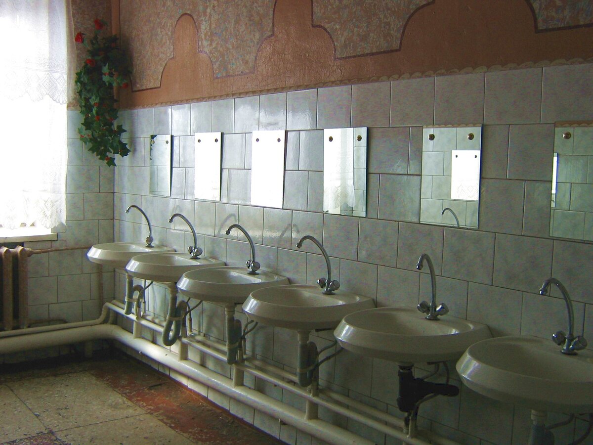 Фрагмент туалета роты.