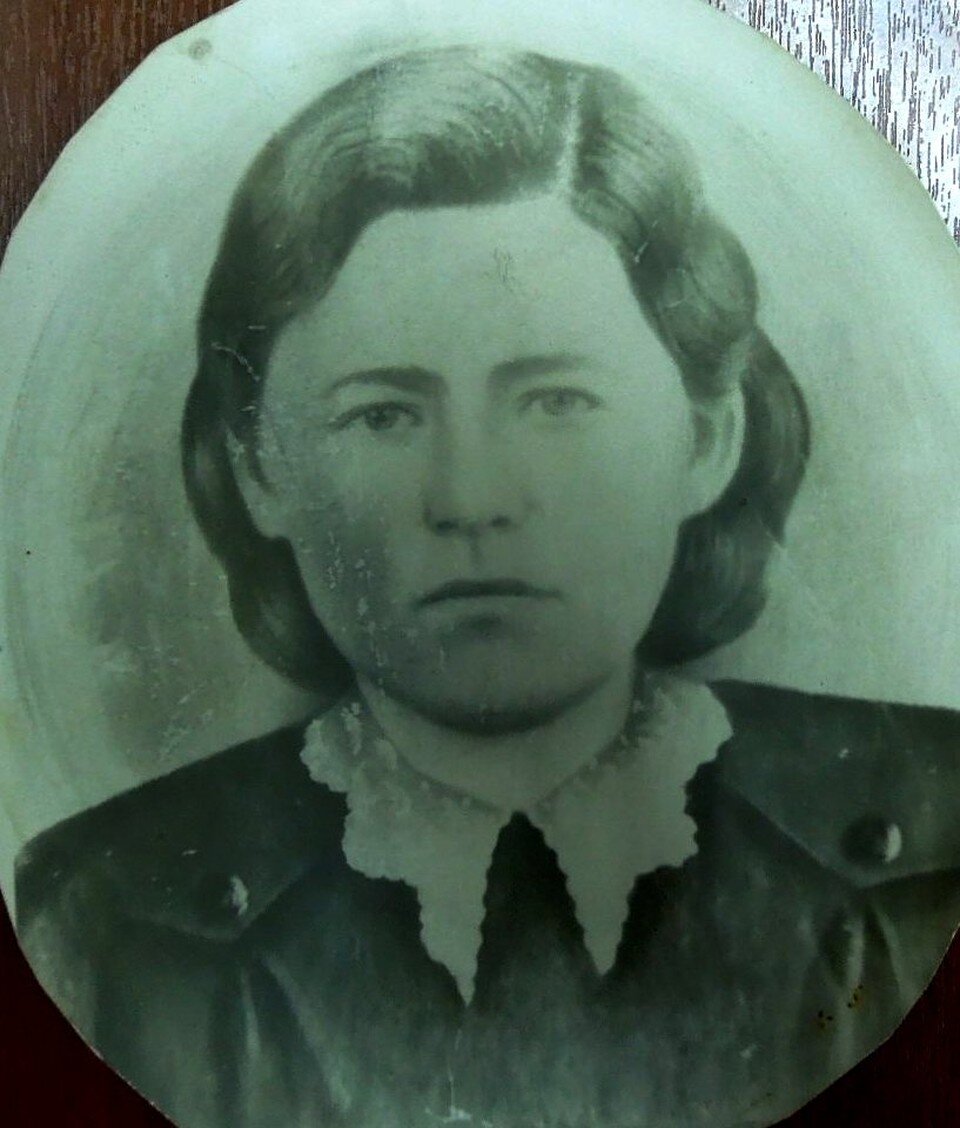    Такой была Агафья, когда с ней и с сыном Толей произошло на реке чудо. Фото - архив семьи.