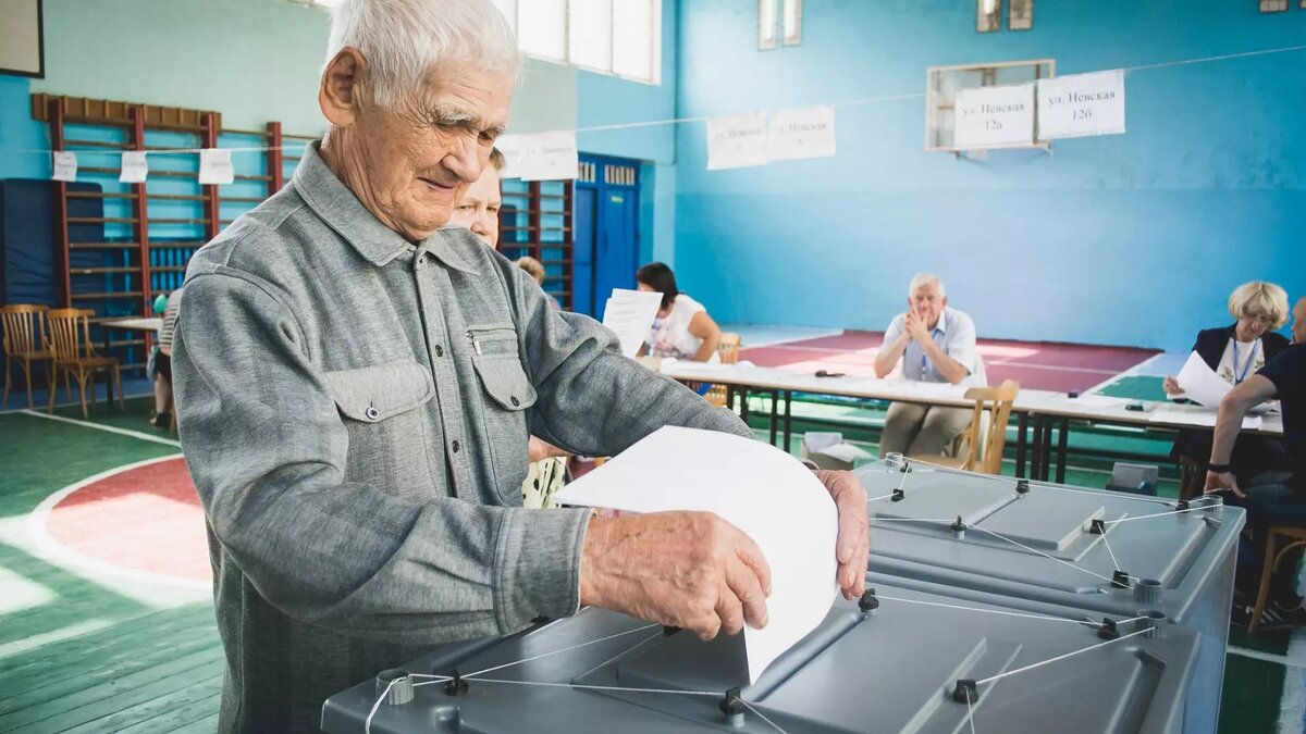     Глава ЦИК по Татарстану Андрей Кондратьев во время прямого эфира объяснил, почему в республике не организовано электронное голосование.