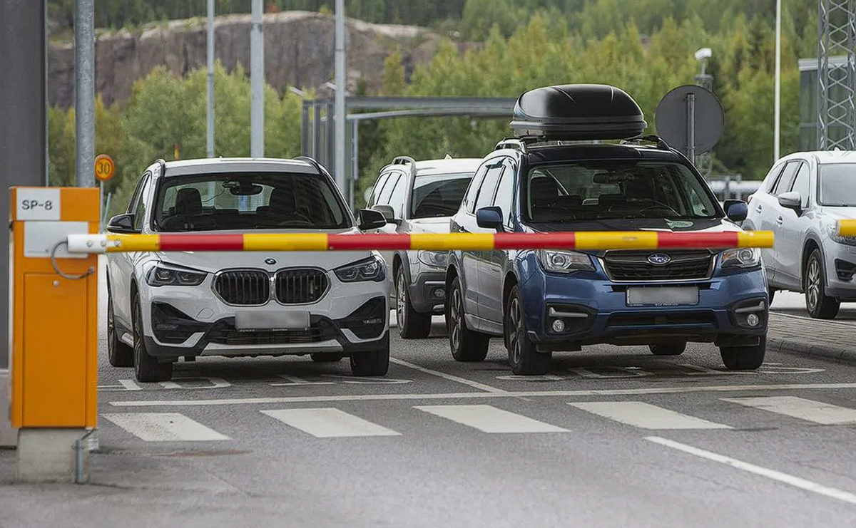 Есть исключения: Автомобилистов с российскими номерами начнут задерживать в  Финляндии с 16 марта — что нужно иметь при себе | Хибины | Дзен