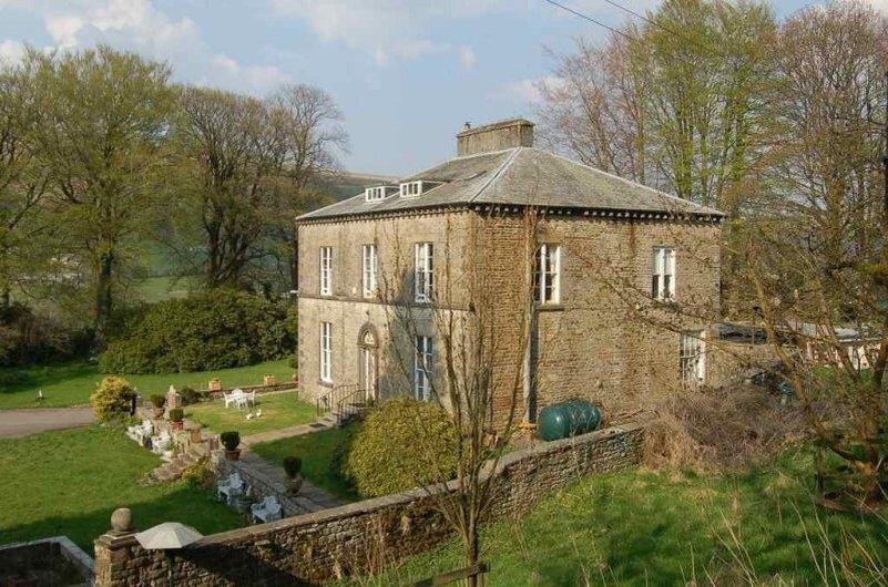 Современное фото, несколько лет назад усадьба Whernside Manor была выставлена на продажу