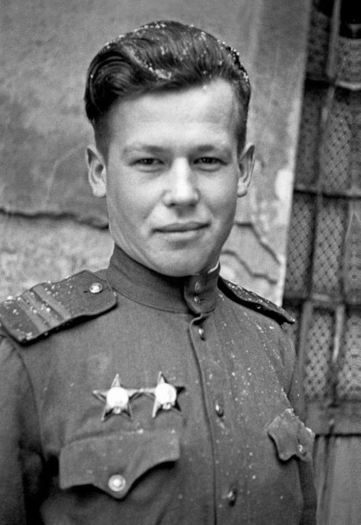 Советские солдаты сражались. Трамп в военной форме СССР.