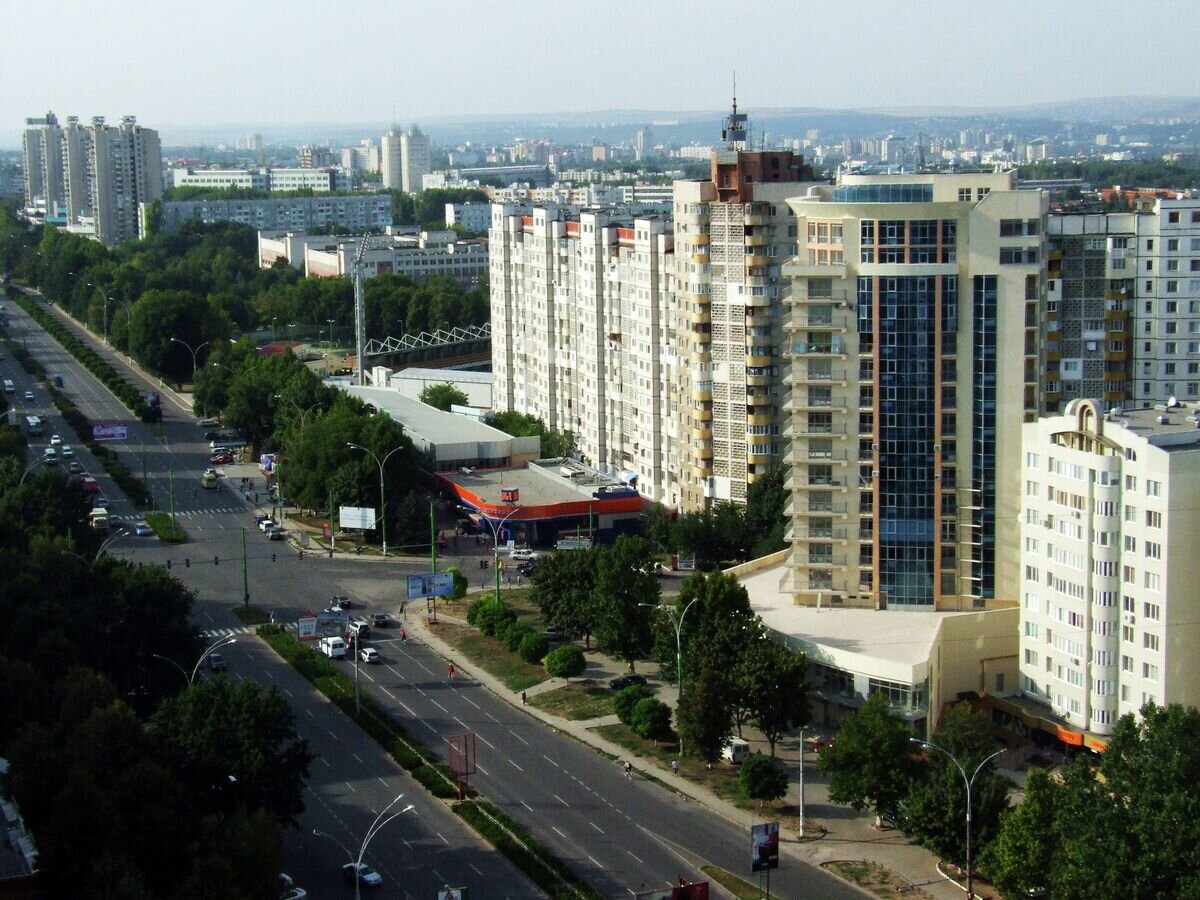    Вид на одну из улиц Кишинева, МолдавияCC BY-SA 2.0 / Kamen Tabakov / view.from.city.gates.terrace