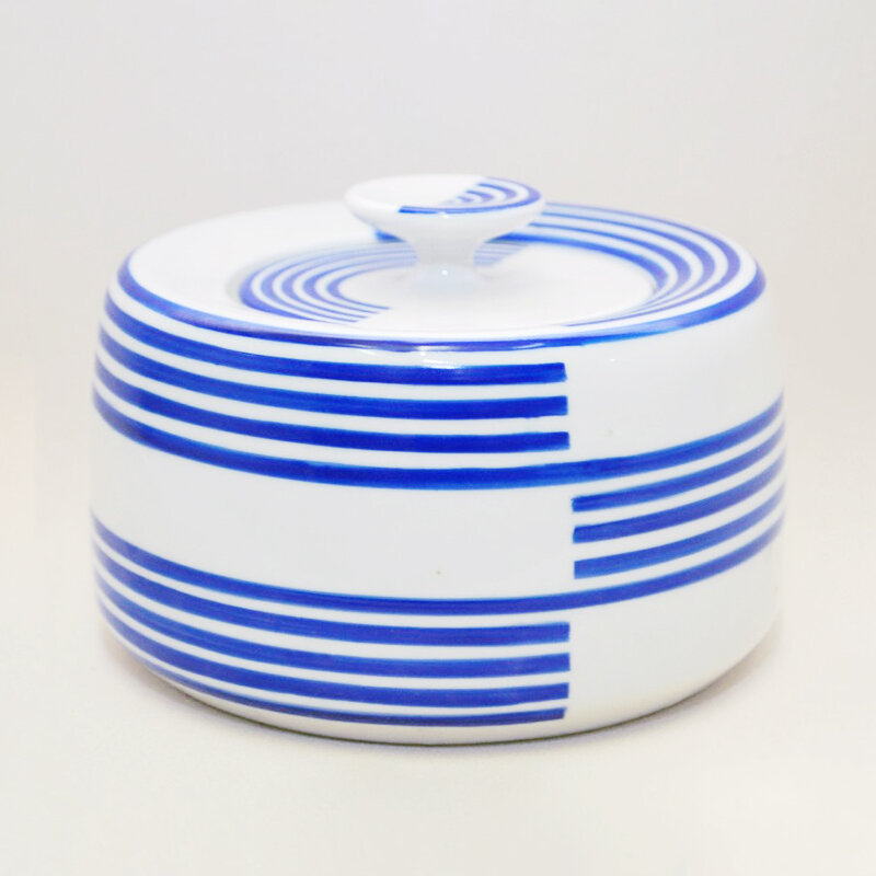 Чайник из сервиза «Дубна». 1963 год, Вербилки. Автор формы Владимир Николаевич Ольшевский, автор росписи Евгений Петрович Смирнов