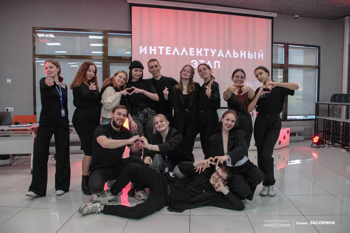 Меня нет на фотке, я курил)))