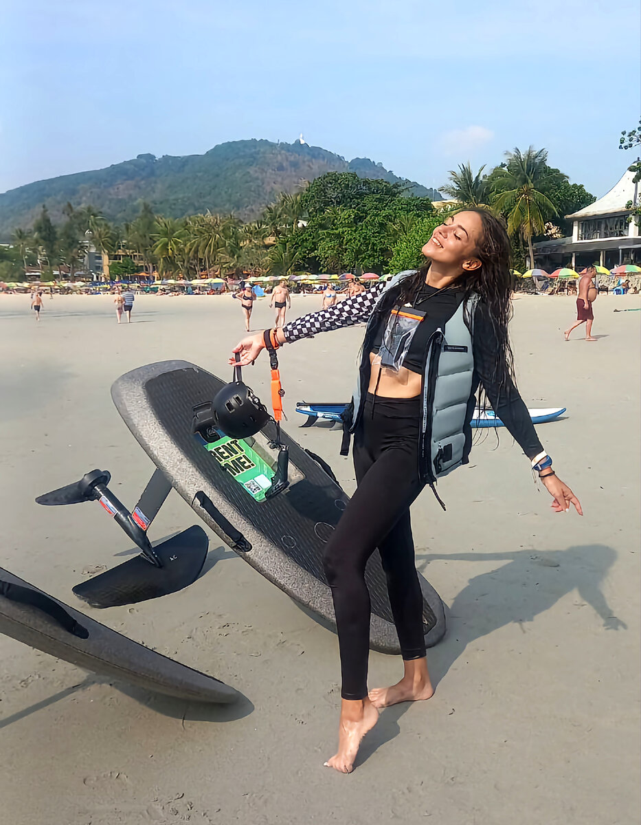 Счастливый эльф после катания на фото 