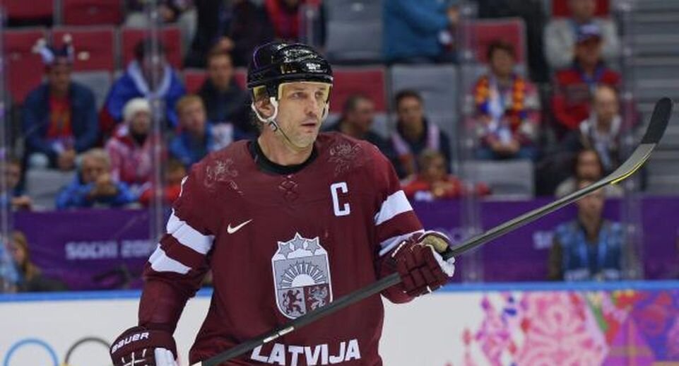    Сандис Озолиньш (Латвия) в четвертьфинальном матче между сборными командами Канады и Латвии в соревнованиях по хоккею среди мужчин на XXII зимних Олимпийских играх в Сочи, февраль 2014 года / РИА «Новости»