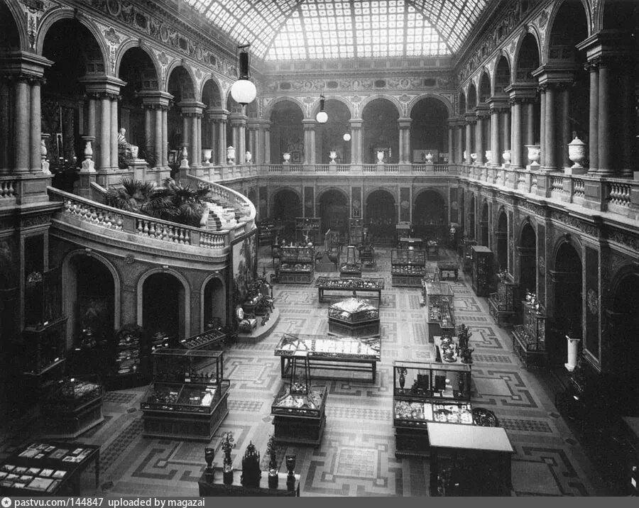 Большой зал музея при Центральном училище технического рисования барона А. Л. Штиглица,
1909 год. Фото с сайта https://pastvu.com