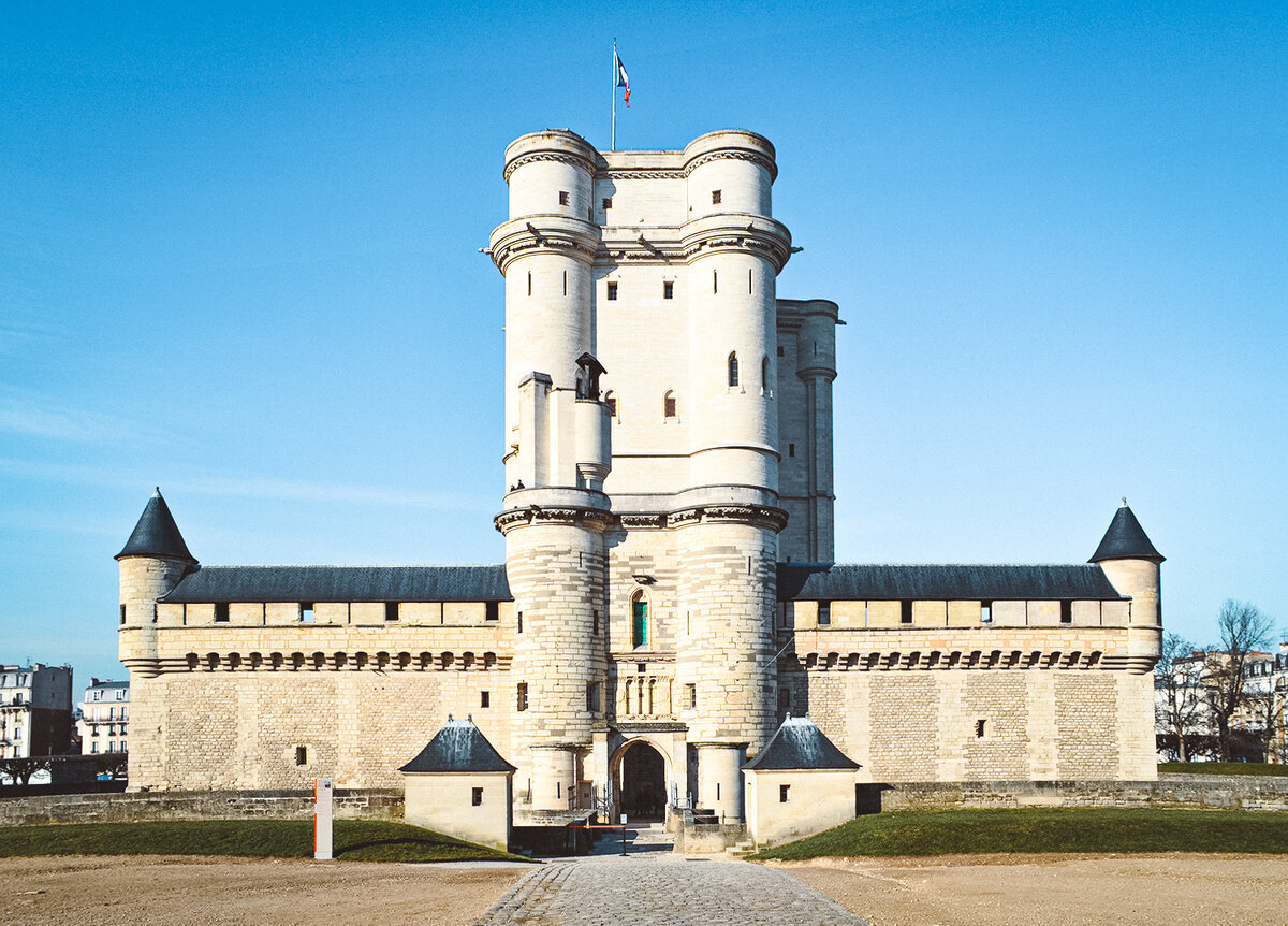 Венсенский замок (Chateau de Vincennes). Королевская резиденция с дурной славой. Стала последним пристанищем для Людовика X, Филиппа V, Карла IV, Карла IX и Генрих V