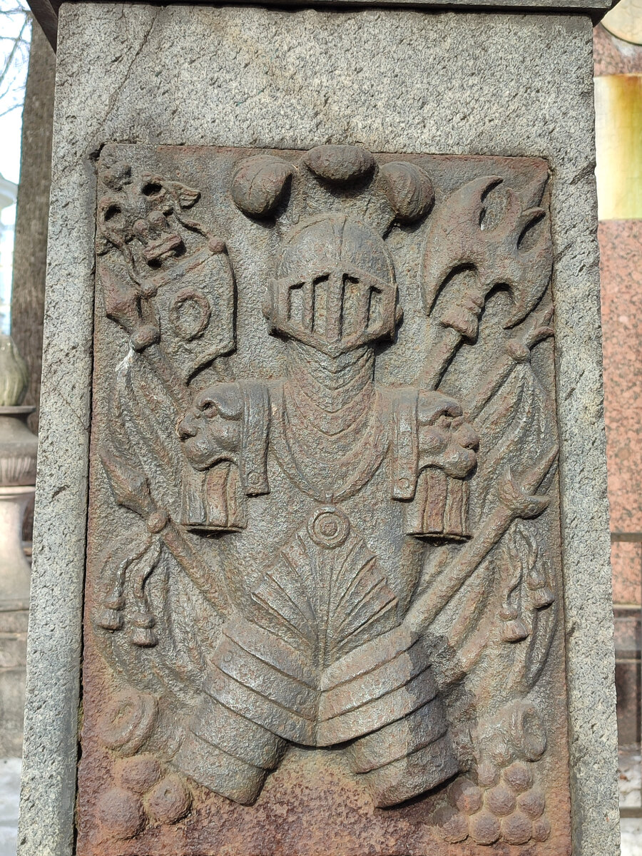 Детали памятника.