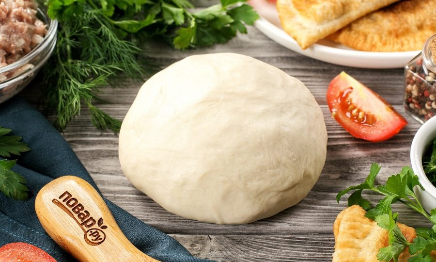 Узнали рецепт теста от работницы чебуречной и теперь жарим невероятно хрустящие чебуреки дома! Делимся секретом