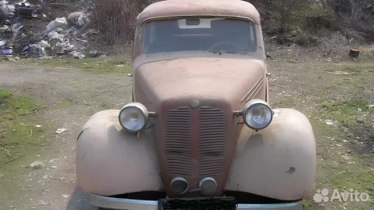     В Волгограде выставили на продажу раритетную довоенную иномарку за 700 тысяч рублей. В этом году автомобилю исполнилось 86 лет.