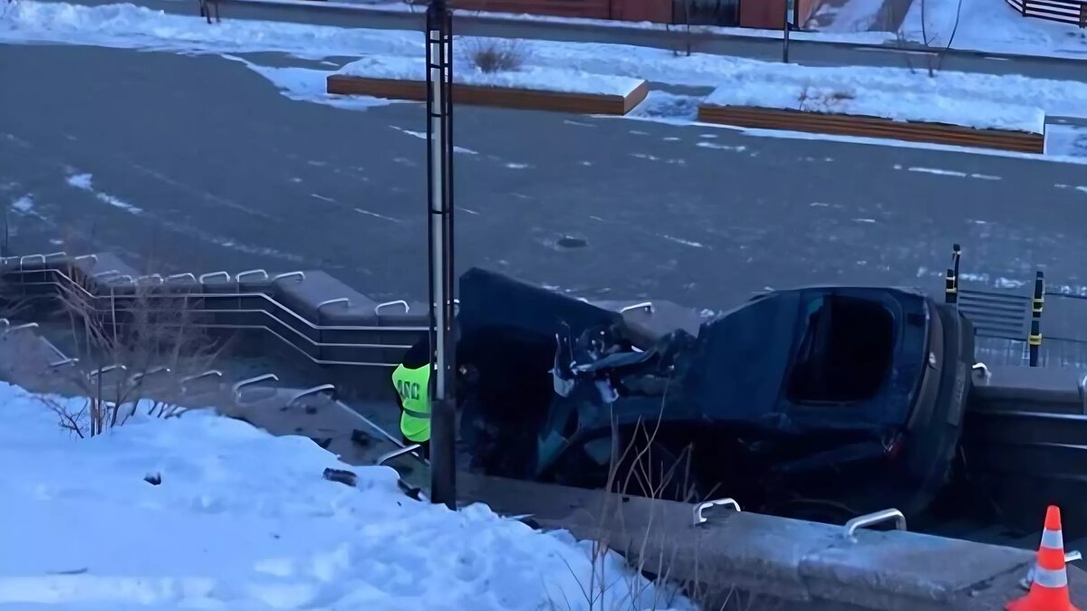    Погибший на набережной Тюмени 26-летний водитель «Чанган» разъезжал по городу на арендованном авто.